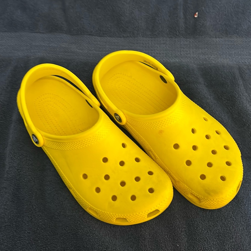 CROCS … Bright yellow!! In great condition. Size 10/women’s and Size 8/men’s.